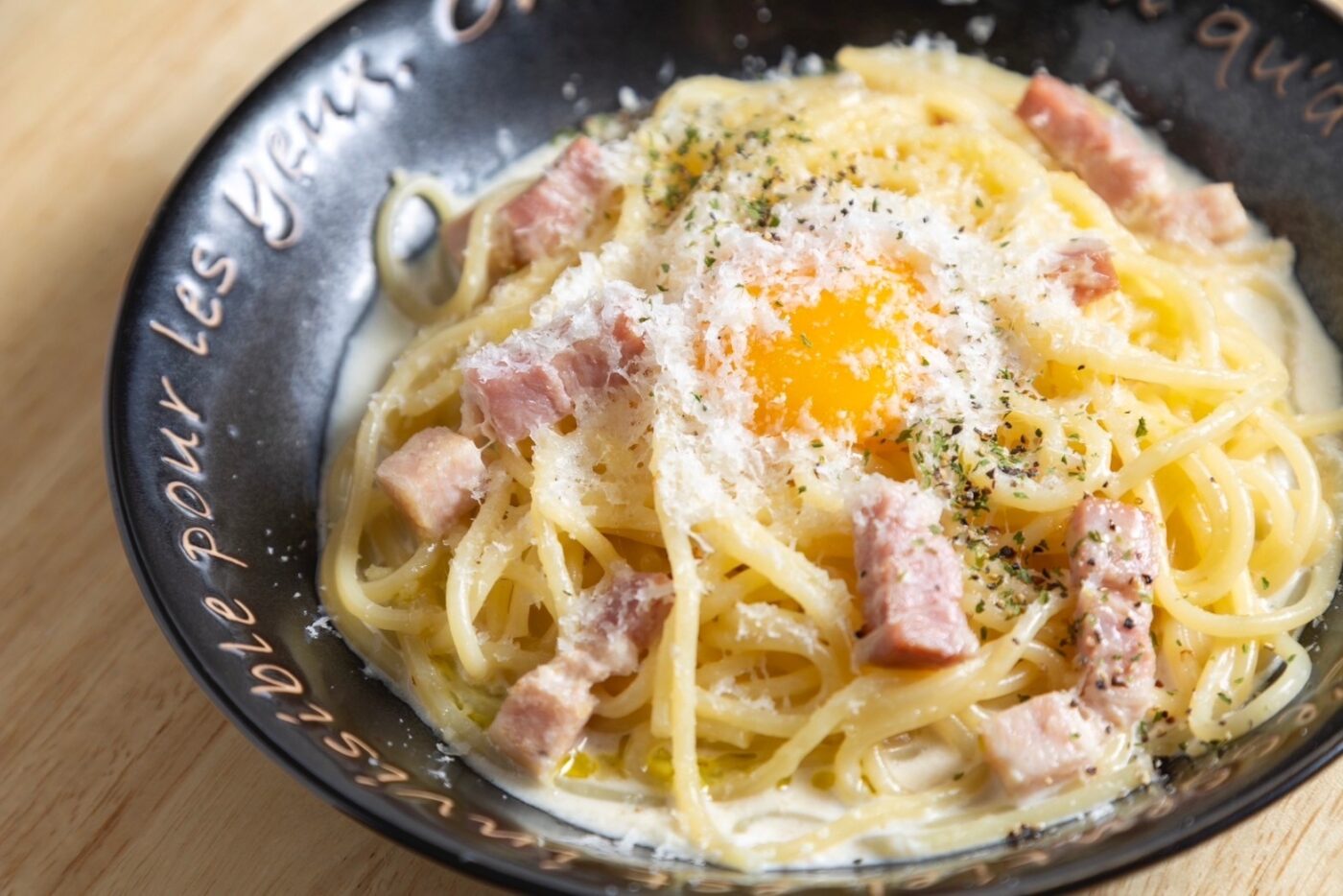 卵黄と削りチーズのクリーミーカルボナーラ